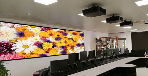 Christie short throw projectors powering a meeting room. Photo credit: Wincomn Technology