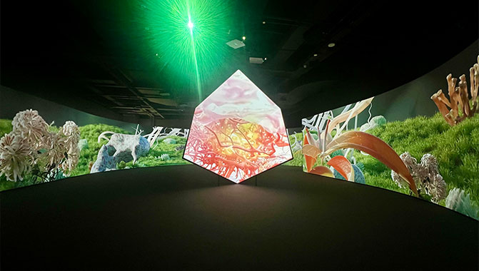 The stunning projections at the “Futuristic Touch” exhibition in Guangdong Museum of Art are accomplished by Christie DWU880-GS laser projectors (Images courtesy of Jianye Display)  